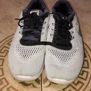 NIKE FREE RN